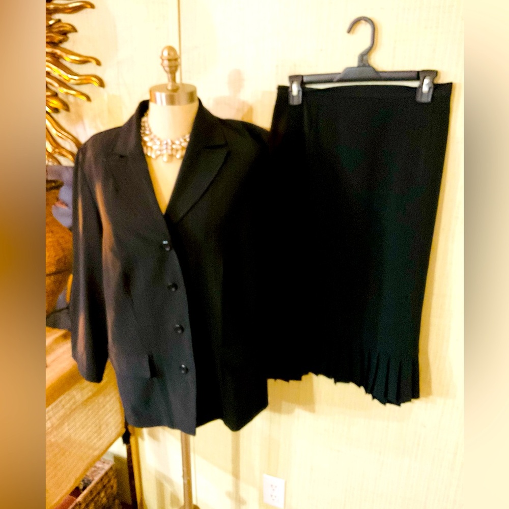 T Milano Black  Long Sleeve Light Weight Jacket & Skirt Suit Set Sz 16w